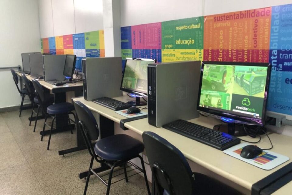 Estudantes de baixa renda vão receber 200 computadores do GDF