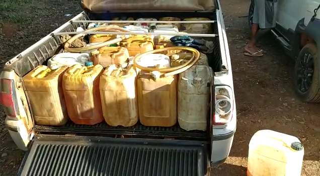 Policiais civis encontram combustíveis sendo vendidos ilegalmente