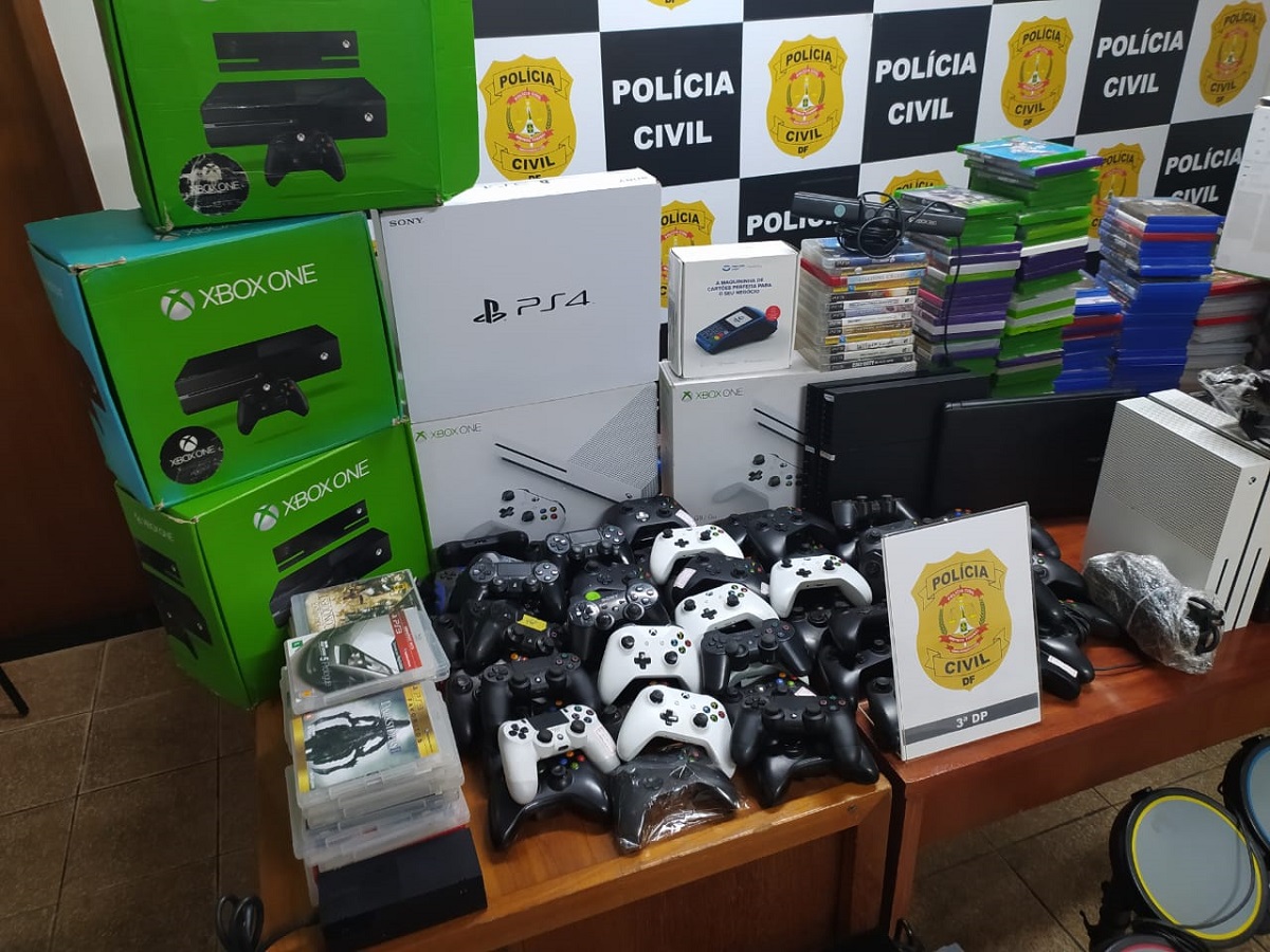 Polícia Civil apreende jogos, videogames, controles e notebook