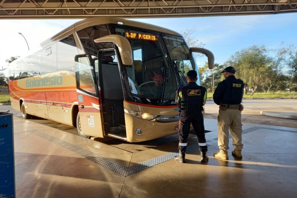 PRF flagra motorista de ônibus sob efeitos de álcool em rodoviária do DF