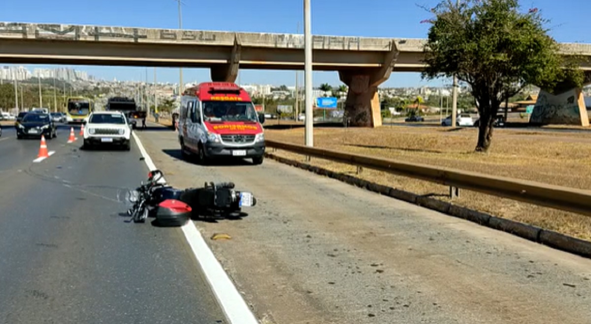 Motociclista fica ferido após colisão