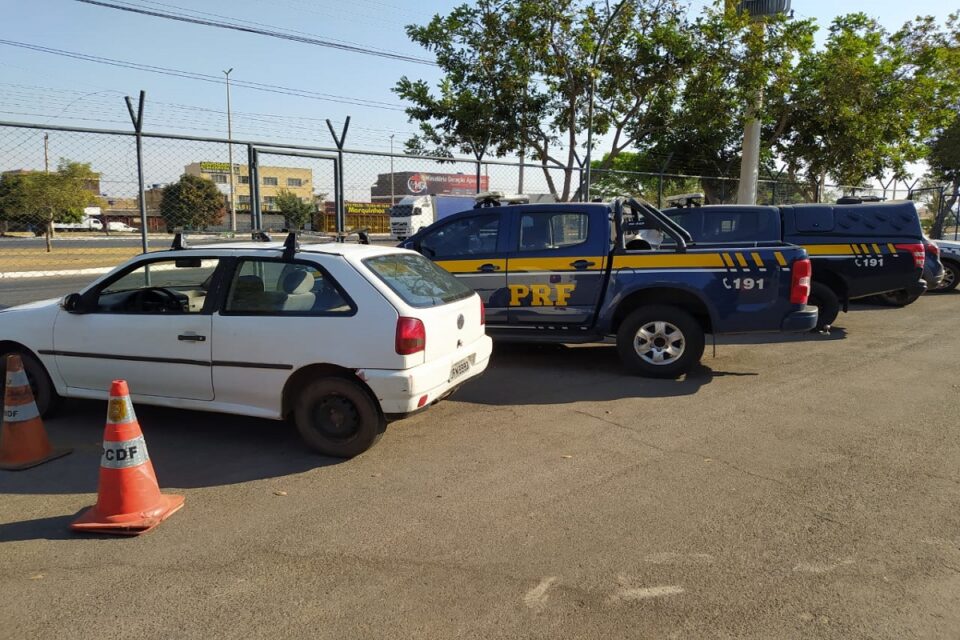 PRF prende homem com carro clonado e roubado