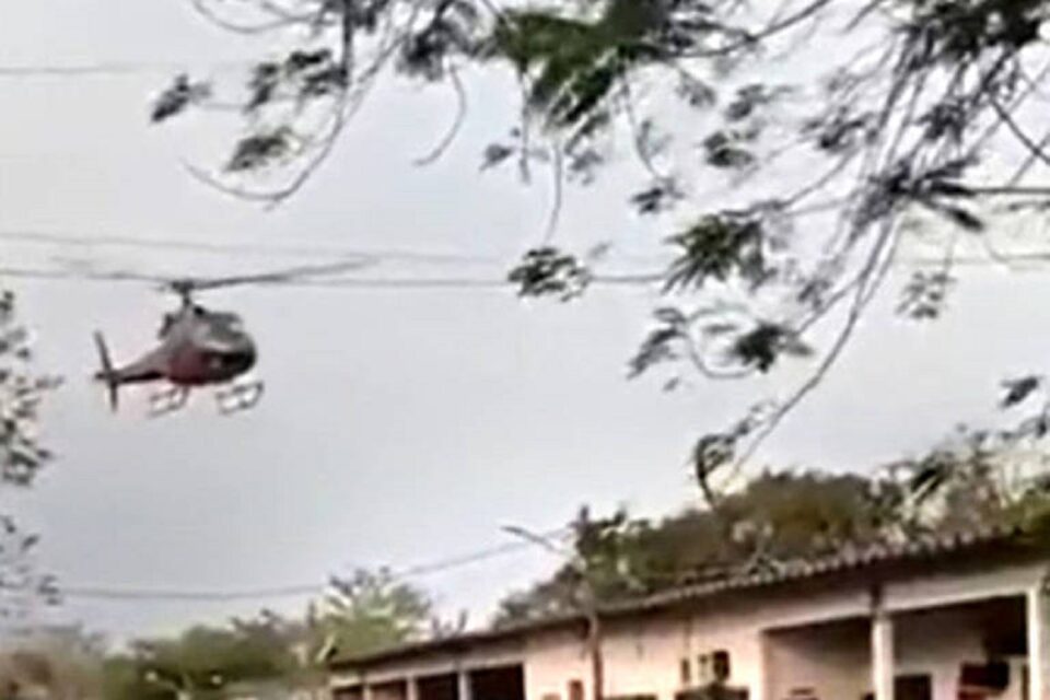 Bandidos sequestram helicóptero no Rio