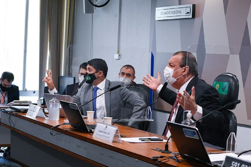 Omar Aziz, presidente da CPI ao lado do ministro da CGU, Wagner Rosário