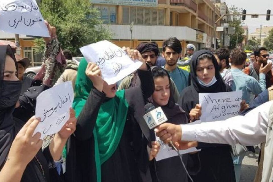 Protesto feminino em Cabul, no Afeganistão